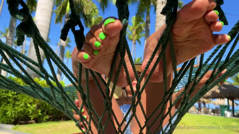 Cover Alexia_Ramsey Some More Public Foot Teasing For You On Vacay - OnlyFans