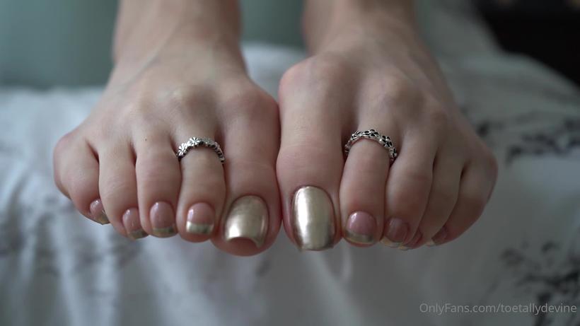 Cover Toetallydevine - Toetallydevine Quick Joi Tags French Pedi Gold Pedi Joi - OnlyFans