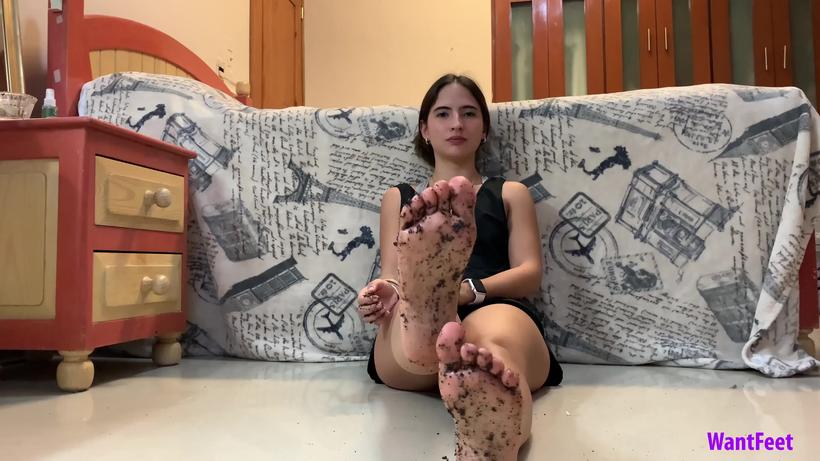 Cover Petite Latina'S Dirty Feet 4K - WantFeet, ManyVids