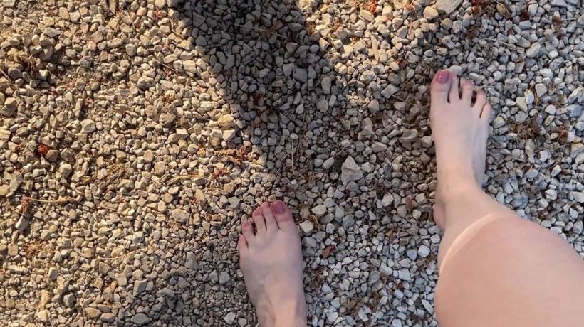 Cover Lissy_s_world - Walking Barefoot Part 2 - ManyVids