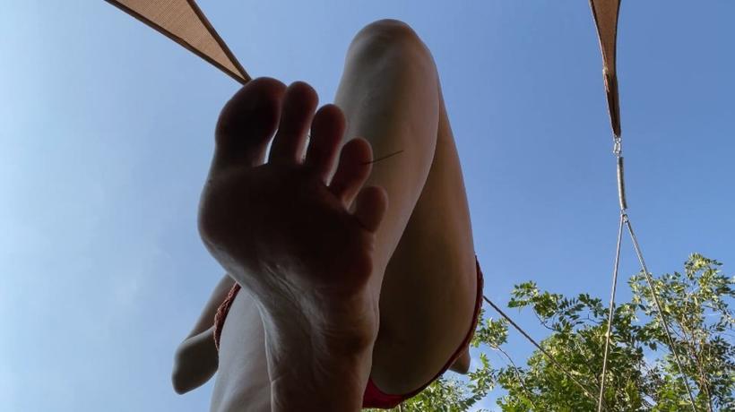 Cover Lissy_s_world - Walking Barefoot Part 3 - ManyVids