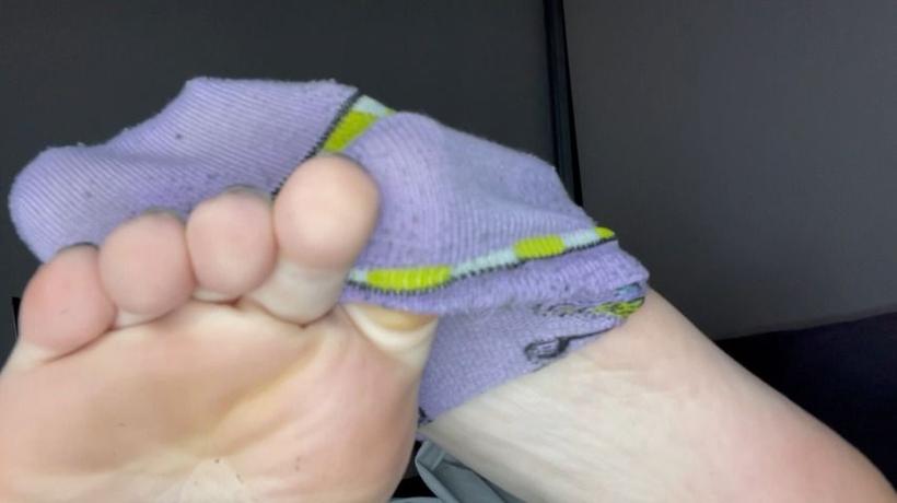 Cover Blazed Brat - Pov Foot Worship While Ignored - ManyVids