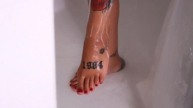 Cover Drea_xoxo - Candid Foot Fetish In Shower - ManyVids