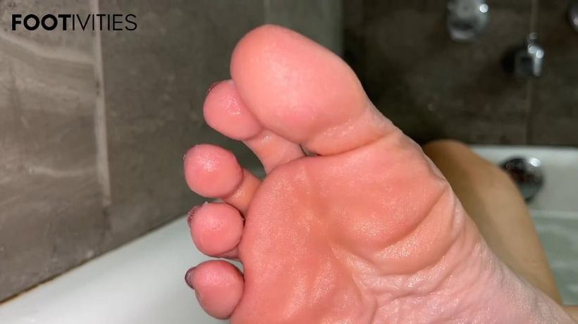 Cover Ivys Feet - Wet Wrinkly Feet In Bath Pov Bts Footage - ManyVids