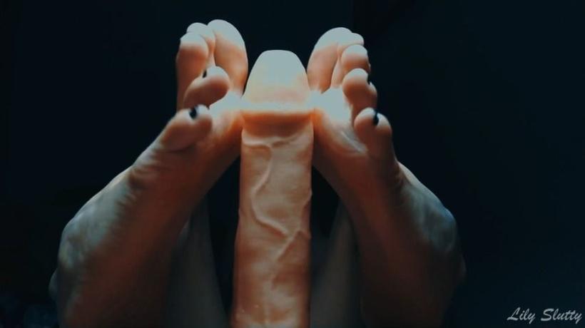 Cover Lily_Slutty - Perfect Dildo Footjob - ManyVids