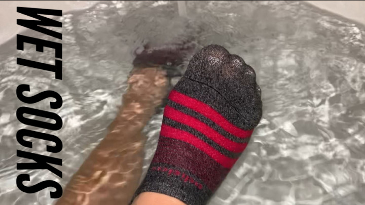 Cover Ivys Feet - Wet Sock Fetish In Athletic Socks - ManyVids