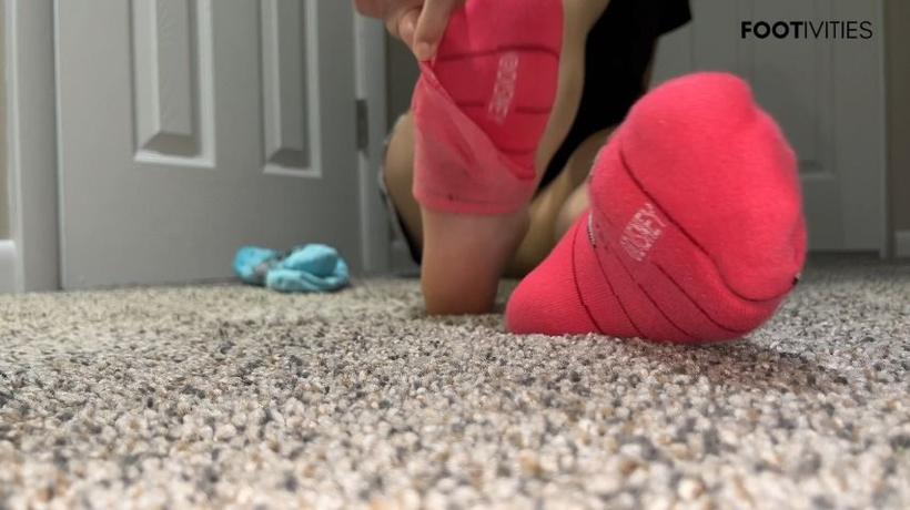 Cover Ivys Feet - Double Layer Sock Strip W Lines - ManyVids