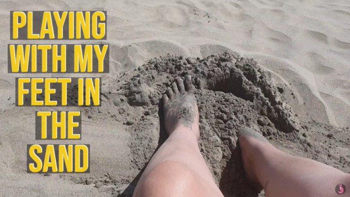 Cover Summer Fox - Playing With My Feet In The Sand - ManyVids