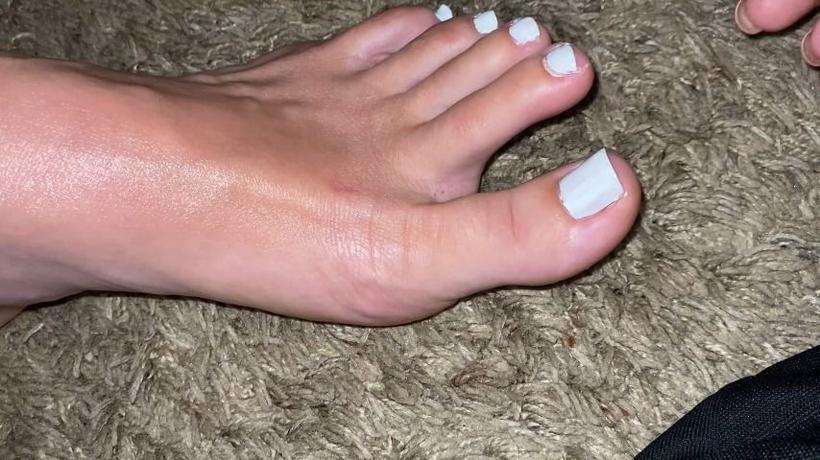 Cover Ivys Feet - Painting My Long Toes White - ManyVids