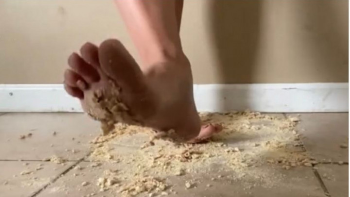 Cover Ivys Feet - Foot Crush Cereal Food Sploshing Crunch - ManyVids
