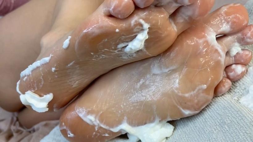 Cover [FREE] wow_adele - Lick My Feet With Whipped Cream - ManyVids