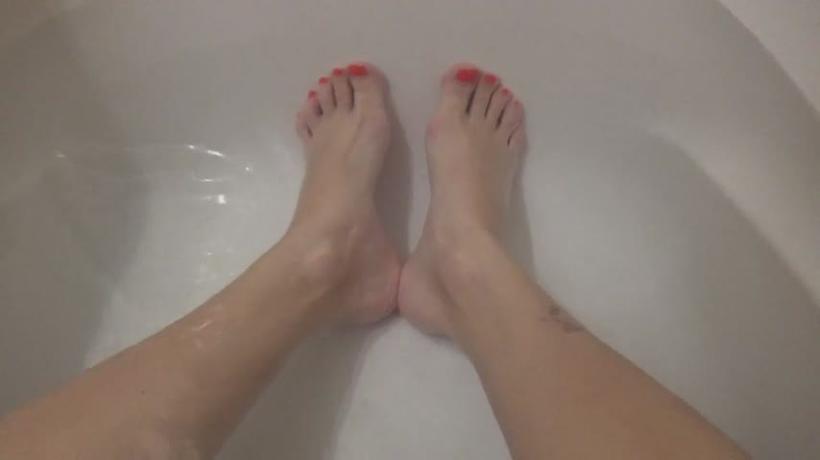 Cover Goddess Vanessa - Underwater Foot Joi - ManyVids