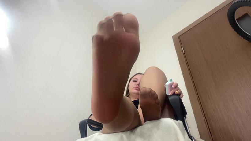 Cover wow_adele - Nylon Feet On Your Face - ManyVids