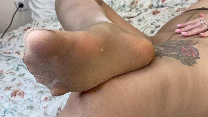 Cover wow_adele - Play With My Pussy In Pantyhose And Cum - ManyVids