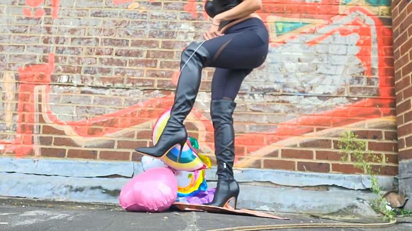 Cover Goddess Vanessa - Balloons Vs Boots - ManyVids