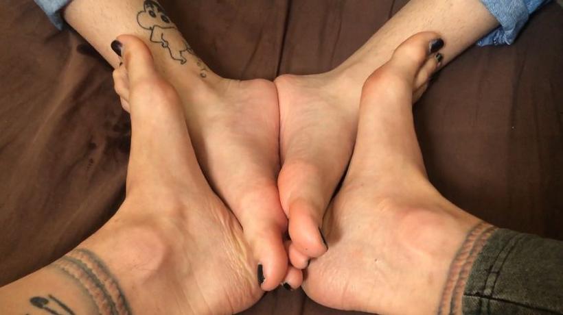 Cover Gypsy Maya - Oiling Feet , Sisters Together - ManyVids