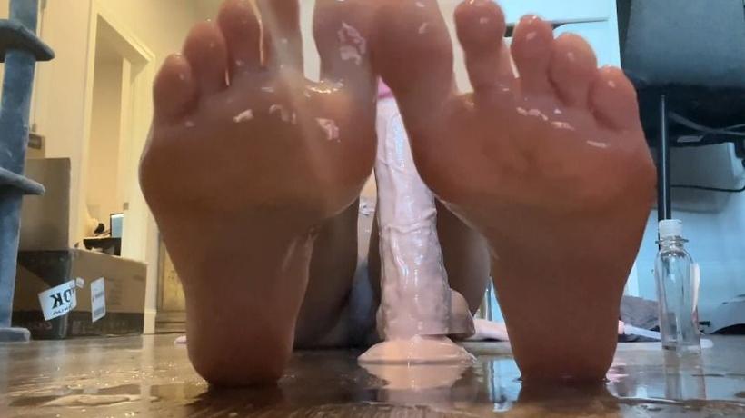 Cover boudoirbunny - Oily Foot Fuck Jizz On Feet - ManyVids