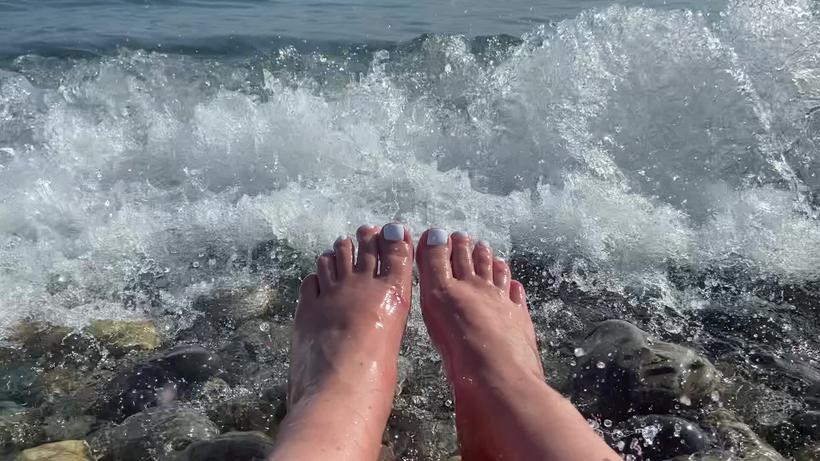Cover wow_adele - Foot Fetish Video ! Feet In Seawater - ManyVids