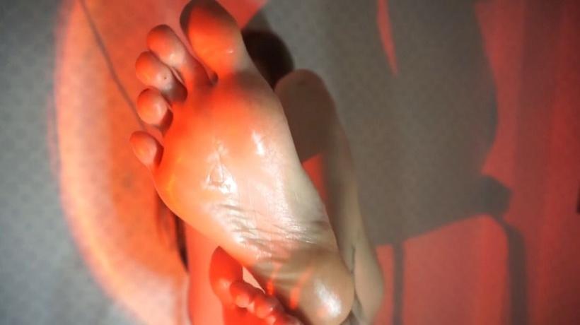 Cover wwspecialist - Teasing Pussy With Oily Feet - ManyVids
