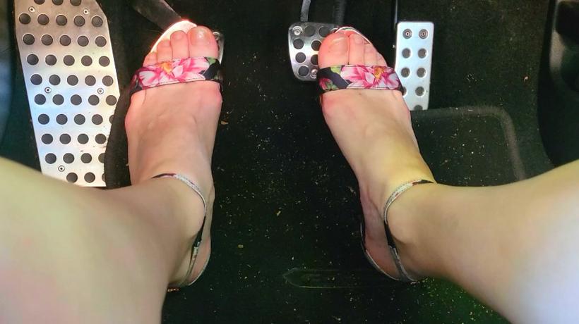 Cover Goddess Vanessa - High Heel Sandals On Pedals - ManyVids