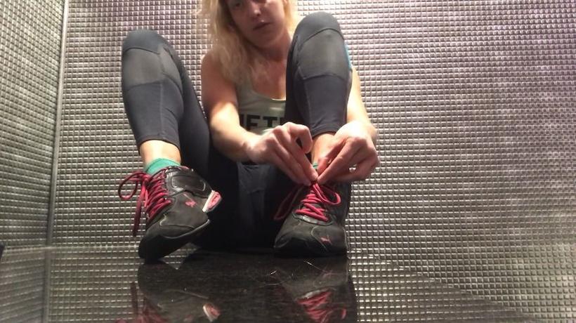 Cover [FREE] Paula1817 - Post Workout Foot &Amp; Pussy Showcasing - ManyVids