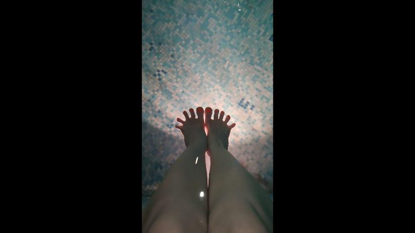 Cover Lily_Slutty - Feet In The Pool, Wiggling My Toes In The Water - ManyVids