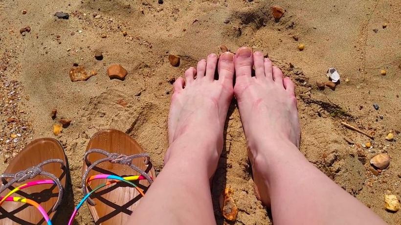 Cover Goddess Vanessa - Sandy Beach Feet - ManyVids