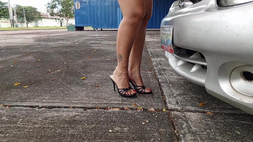 Cover While I Hope To Repair My Car I Have To Scratch My Feet With High Heels (3) - Goddess Foot Fetish