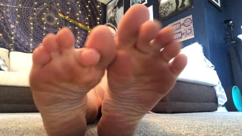 Cover LauranVickers - Feet Tease - ManyVids