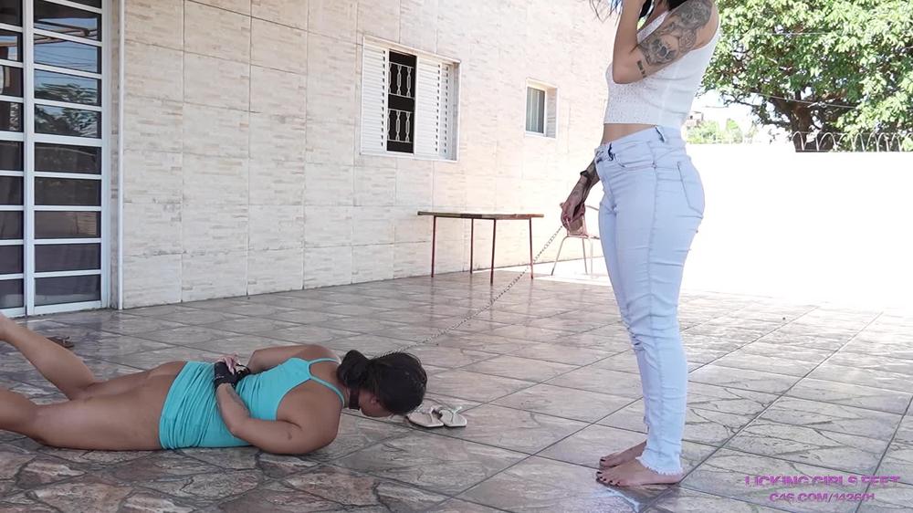 Cover NIKA - You must be below my ankle! - Licking Latinas Feet