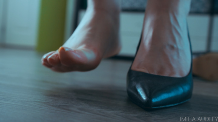 Cover Imilia Audley - FREE - Thief Gets Shrunken & Hunted By Giantess - ManyVids