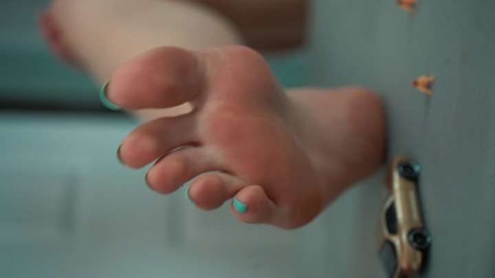 Cover Imilia Audley - Giantess Comes To Town - ManyVids