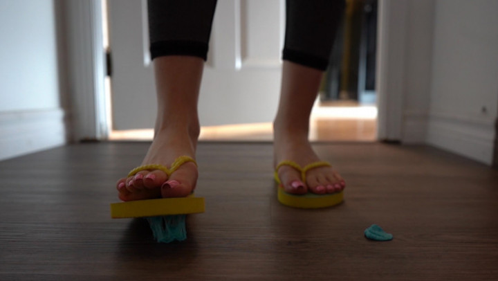 Cover Imilia Audley - Stuck In Gum - ManyVids