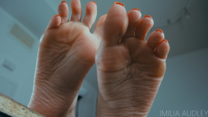 Cover Imilia Audley - Giant Foot Addict - ManyVids