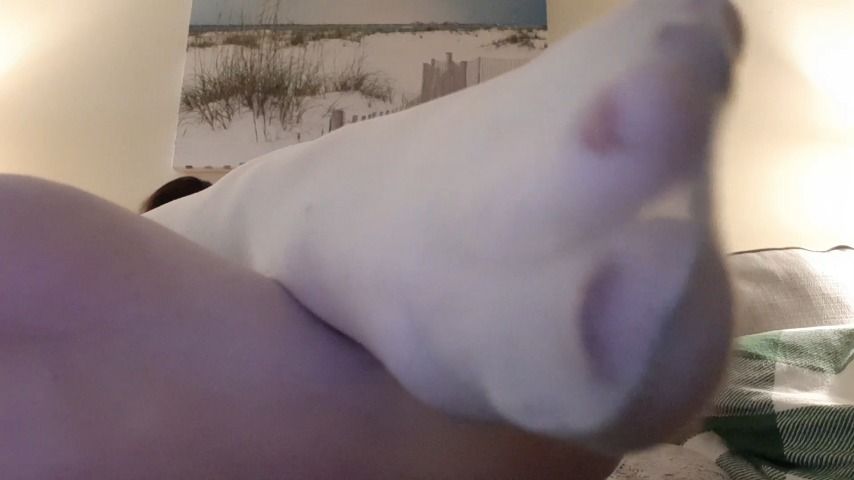 Cover MizzErotique - Stocking Covered Feet Encouragement - ManyVids