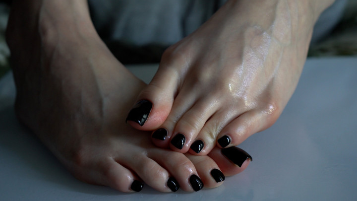 Cover Imilia Audley - Controlled by Beautiful Feet Slowburn - ManyVids