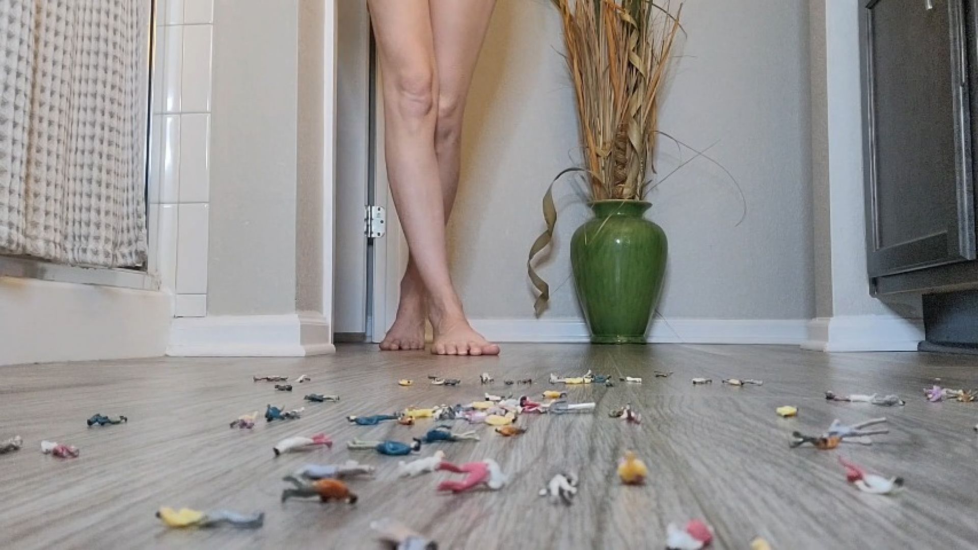 Cover Sweetsoleprincess - Big Soles Destroying Tiny Town Giantess - ManyVids