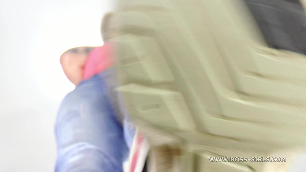 Cover Mistress Jane - Shoe-Face Massage - Boss Girls