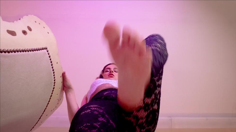 Cover The Queen Will Show You Your Place ( Stomping & Giantess Session With Queen Daphne ) - Full Hd Mp4 - FEMDOMSQUAD Video Store