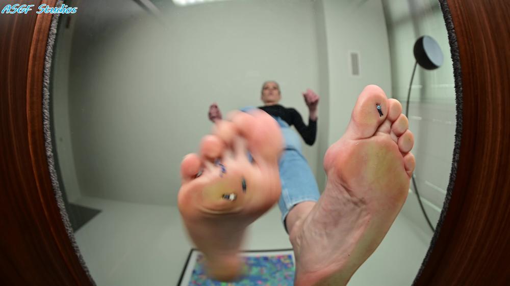 Cover New Model! German Milf! Glass Crush! Pt 2 - Mp4 - Amateur soles giantess and footjobs