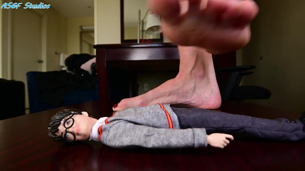 Cover 4K! Swede Tramples Short Nerd! Part 2 - Mp4 - Amateur soles giantess and footjobs