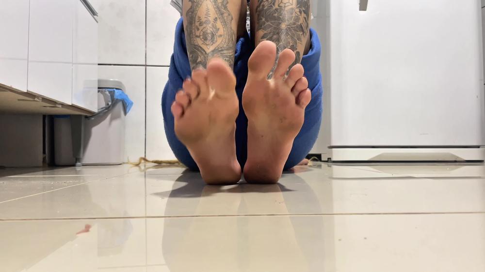 Cover You'Re Going To Smell My Foot - blonde Queenfeet