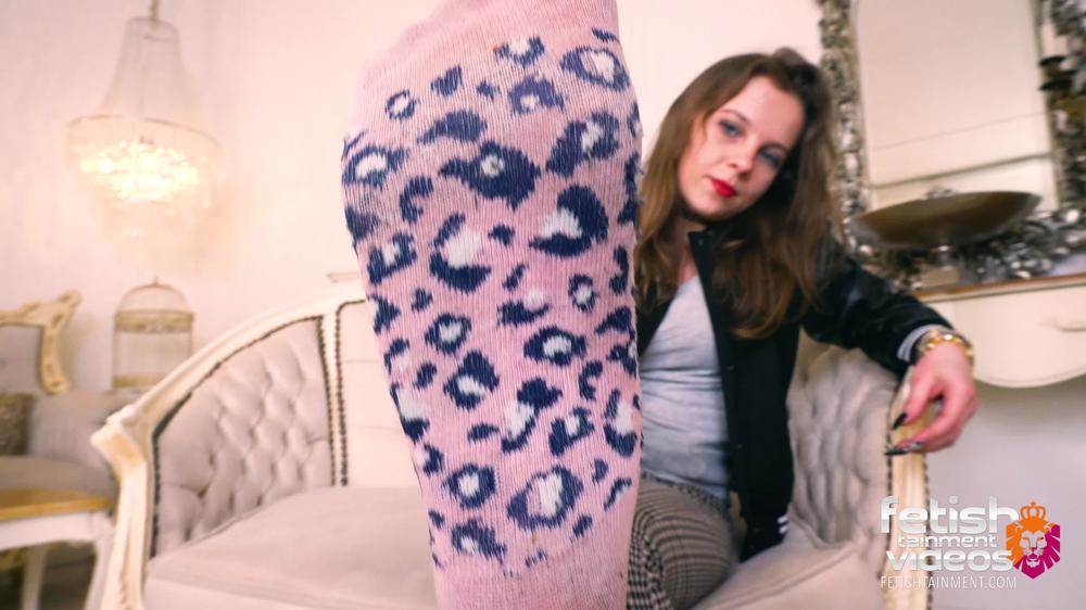 Cover Suck My Old Socks! ( Sock Fetish With 19 Yo Miss Kinga ) - 4K Uhd Mp4 - FEMDOMSQUAD Video Store