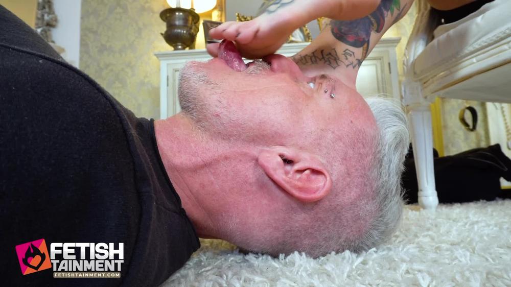 Cover His Face Is My Footrest And Foot Cleaning Machine ( Foot Domination And Ignoring With Mistress Sarah ) - 4K Uhd Mp4 - FEMDOMSQUAD Video Store