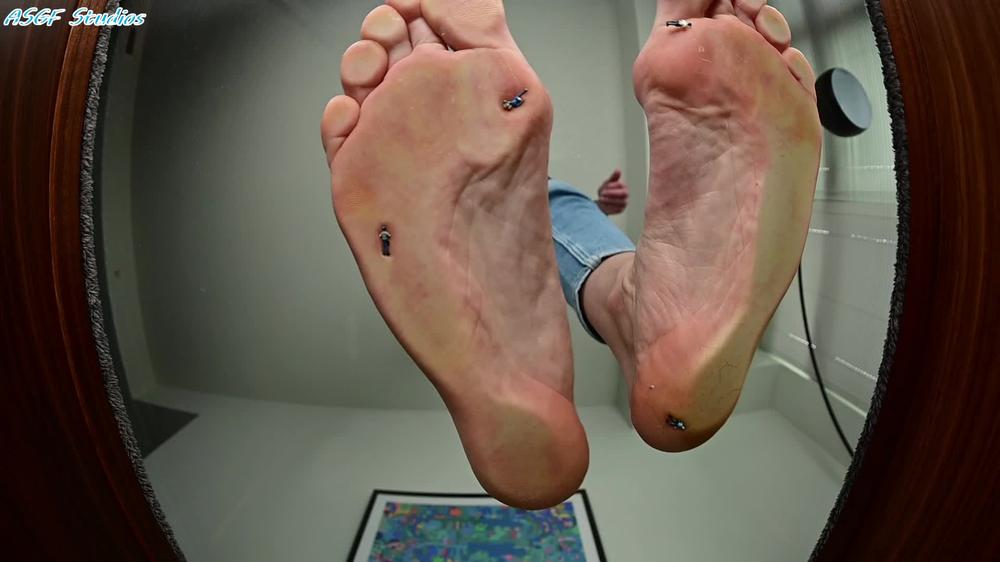 Cover New Model! German Milf! Glass Crush! - Mp4 - Amateur soles giantess and footjobs