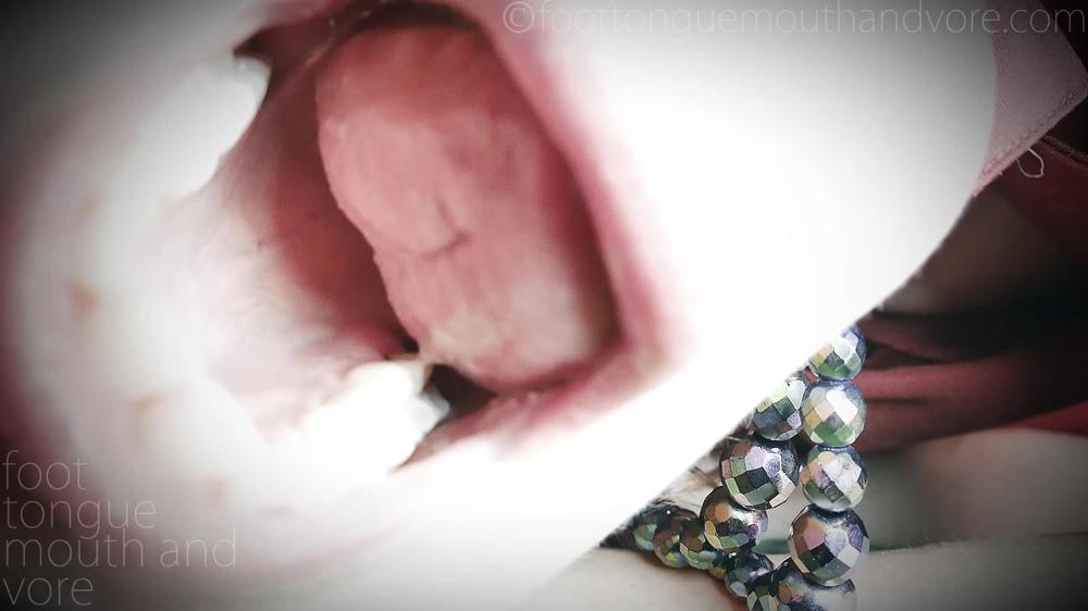 Cover Giant Step-Mom In The City (Giantess Sfx With Vore) - Foot Tongue Mouth and Vore