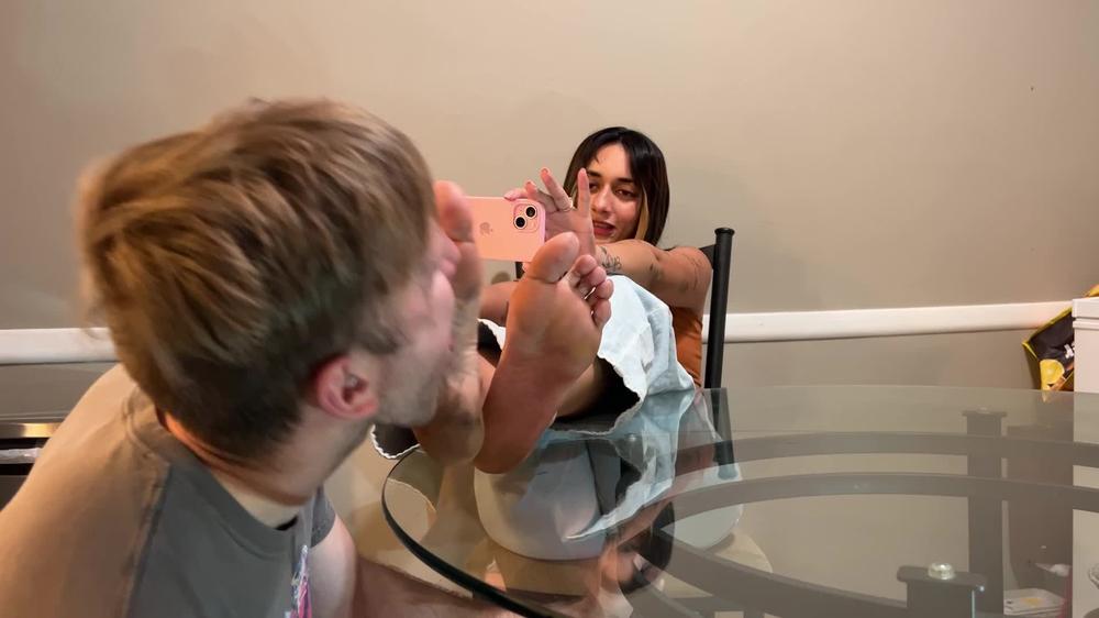 Cover Dirty Street Feet Licking - Goddess Ellen