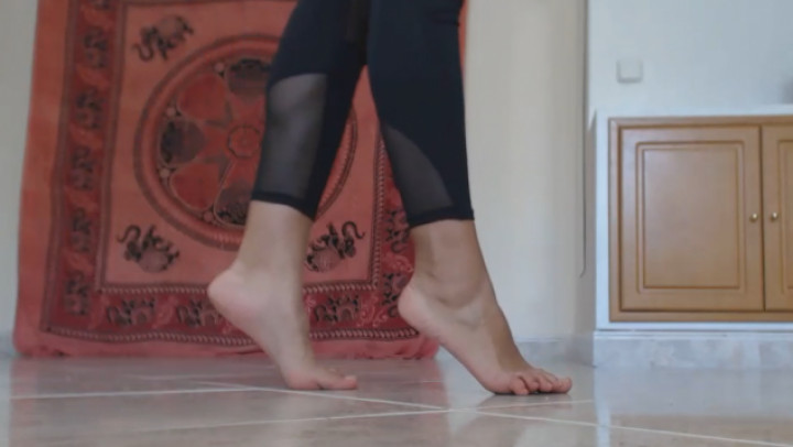 Cover GoldenLace - Walking Barefoot on Tiptoes - ManyVids