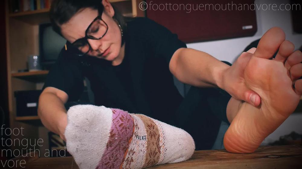 Cover Emma'S Tired Feet After Work (Winter Socks & Boots & Bare Feet) - Foot Tongue Mouth and Vore