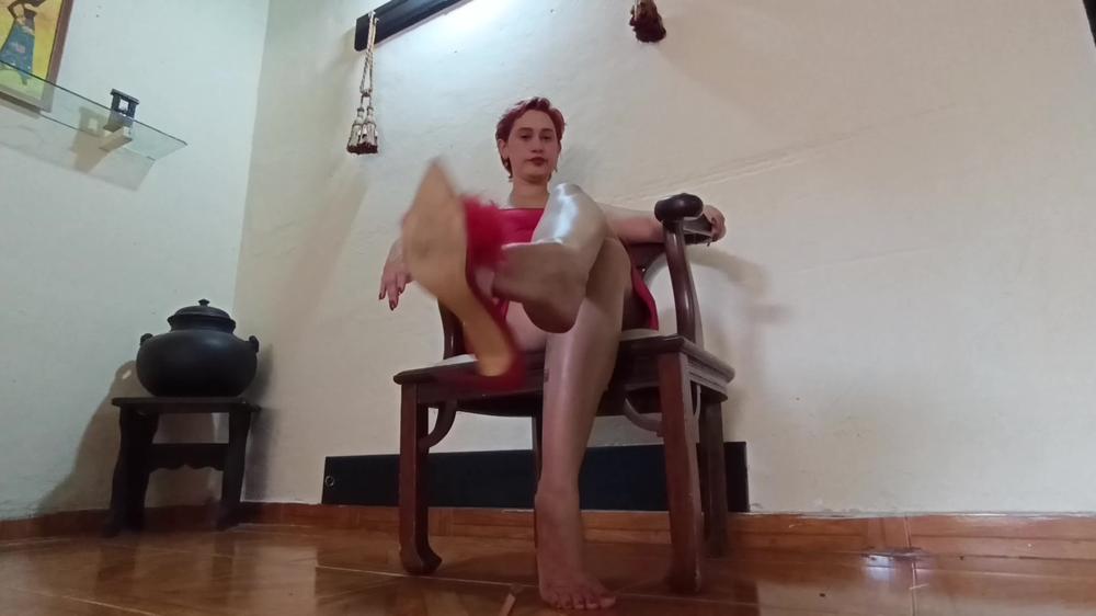 Cover Tami Is Wearing A Pair Of Cute High Heels And Sitting With Her Legs Crossed (4) - Goddess Foot Fetish